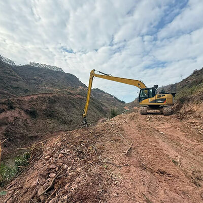 Máy xúc tay dài có gắp gỗ